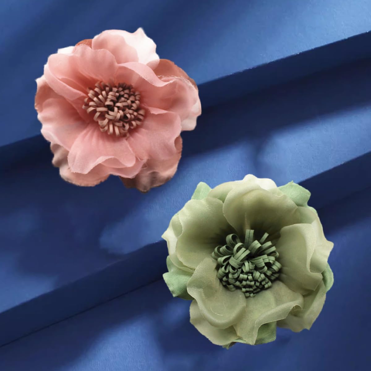 Elegant Large Cloth Flower Brooches Big Camellia Flower Brooch Pin for Women Dainty Cloth Fabric Rose Brooches Dress Skirt Scarf Hat Pins Clothing Decoration Accessories (Green brooch)