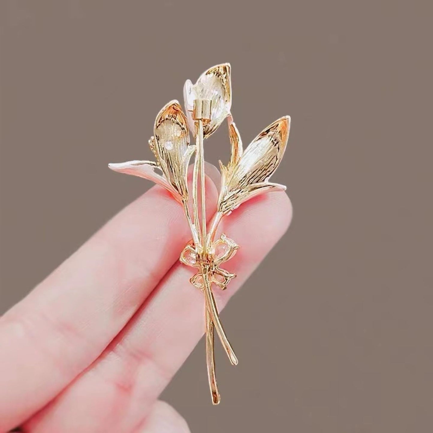 Elegant Flower Brooch for Women, Vintage Premium Enamel Boutonniere, Coat and Suit Pendant Necklace, Jasmine Magnolia Lily Osmanthus Designs (Lily)