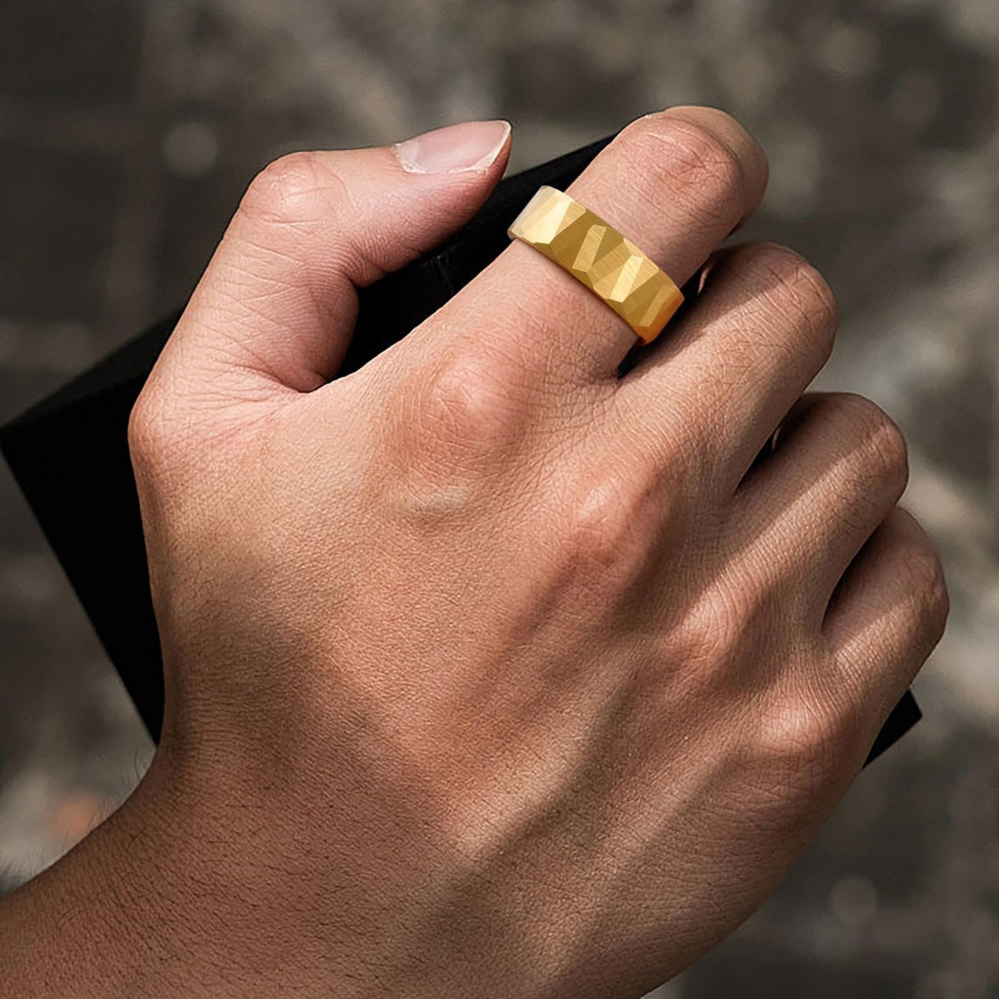 JEWPER 6MM 8mm Black/silver/gold Tungsten Rings for Men Womens Couple Fashion Jewelry Promise Engagement Wedding Band Hammered Inner ring inlaid with olive wood Carbide Polished Edge Comfort Fit