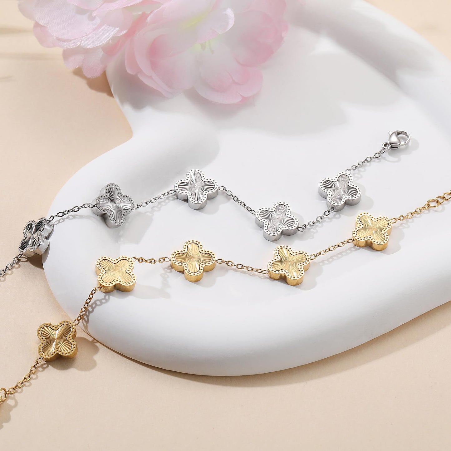 AIPPK 18K Gold Plated Clover Bracelet Dupes Gold Danity Bracelet for Women Flower Four Leaf Bracelets Lucky Jewelry Gifts for Women (Gold)