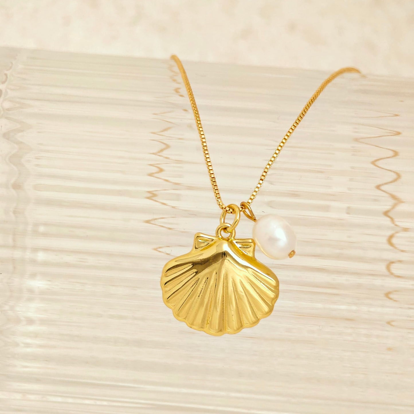JOBICY Seashell Necklaces for Women, 14k Gold Pearl Pendant Necklace Dainty Gold Necklace for Women Trendy Summer Necklace Waterproof Beach Jewelry Gifts
