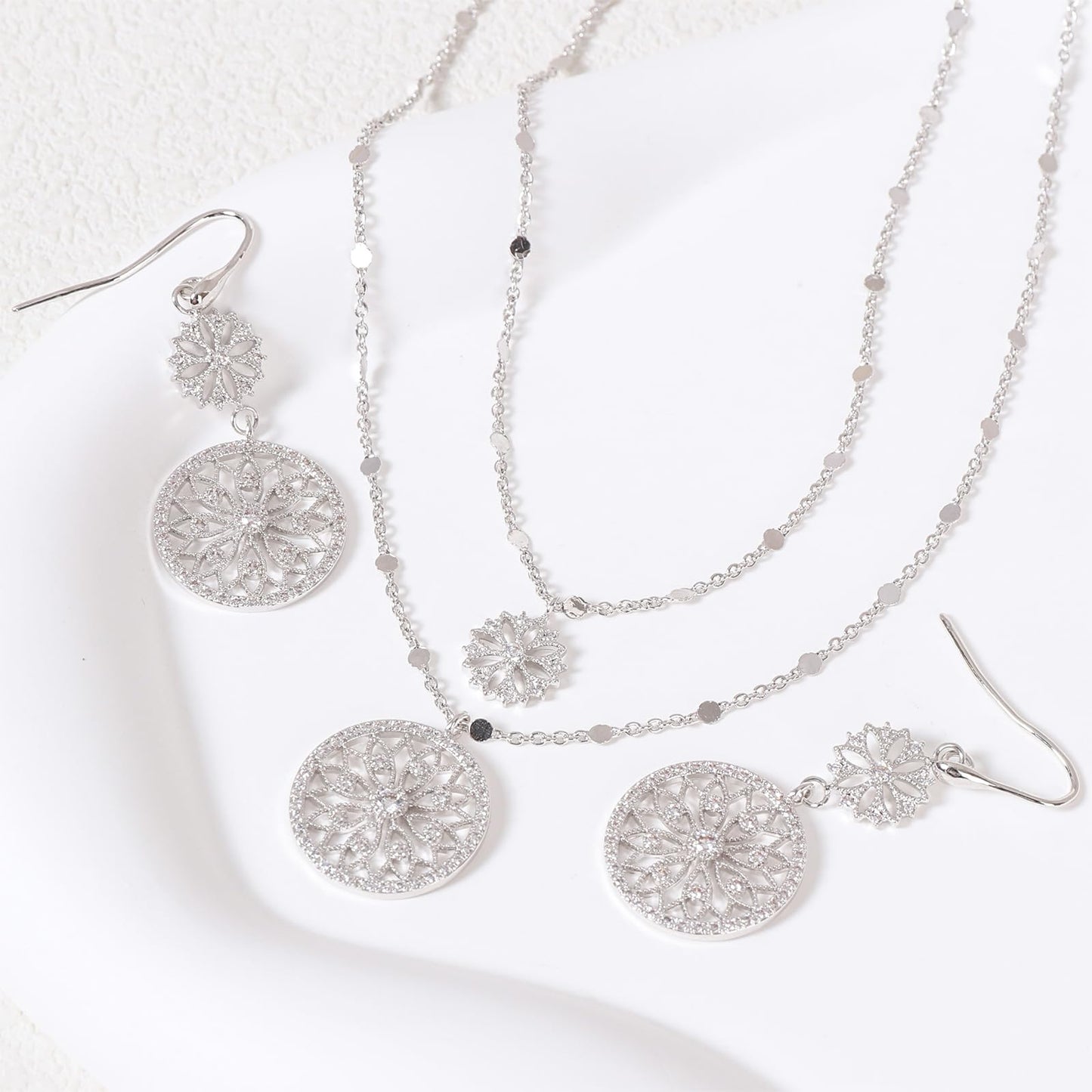 TaYolnFaSo Boho Round Hollow Flower Jewelry Set Double Layer Flower Choker Necklace Earrings Set Wedding Jewelry Gift for Women