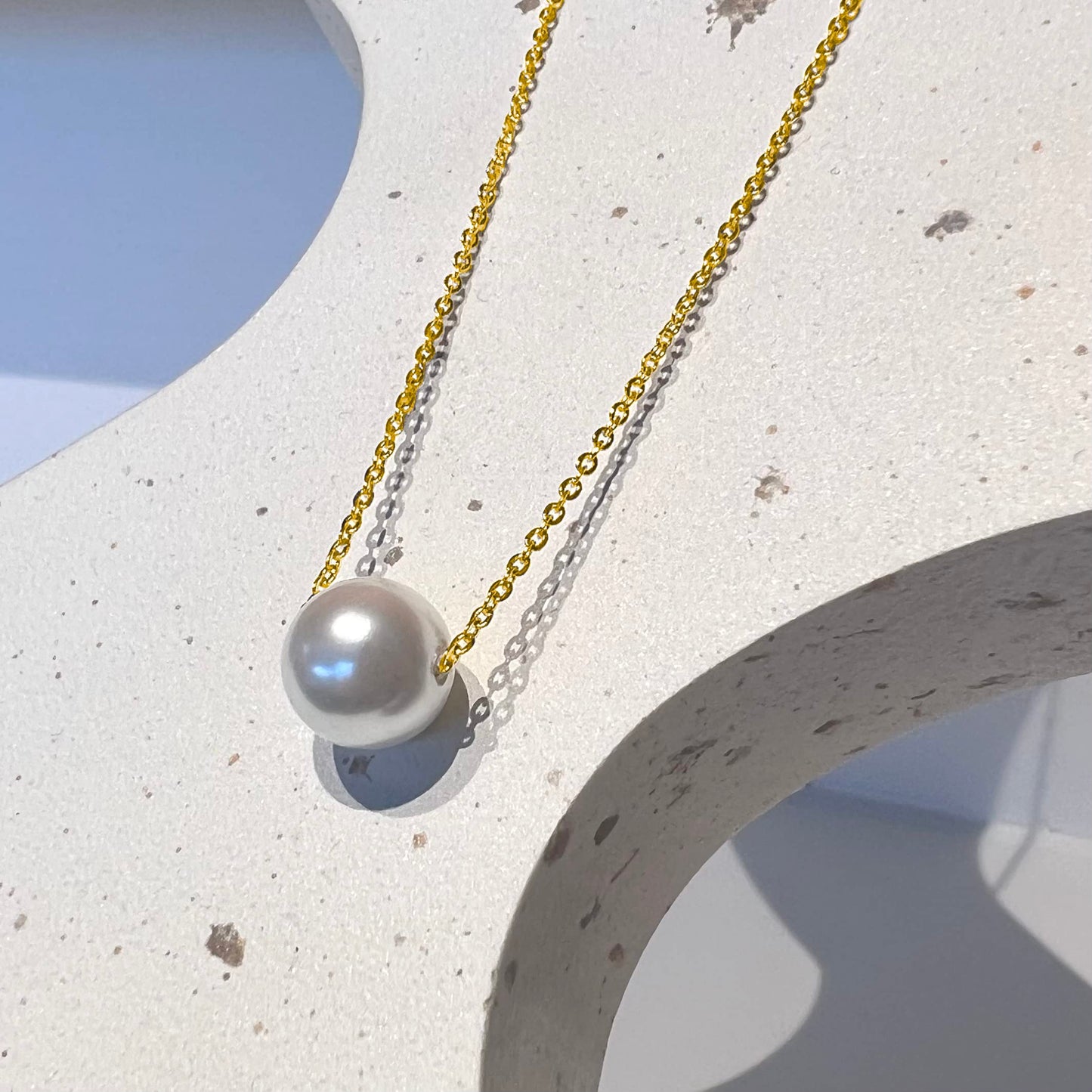 Zeffy Pearl Necklaces for Women, 18K Gold Plated Single Pearl Choker Necklace Pendant Simple Handmade Pearl Chain for Girls Women Everyday Jewelry Gifts