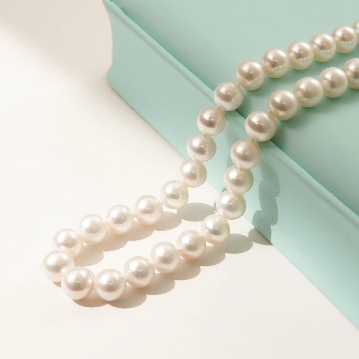 HUWODY Round White Simulated Shell Pearl Necklace Strand 10mm Pearl Choker Necklace Jewelry for Women 18inch