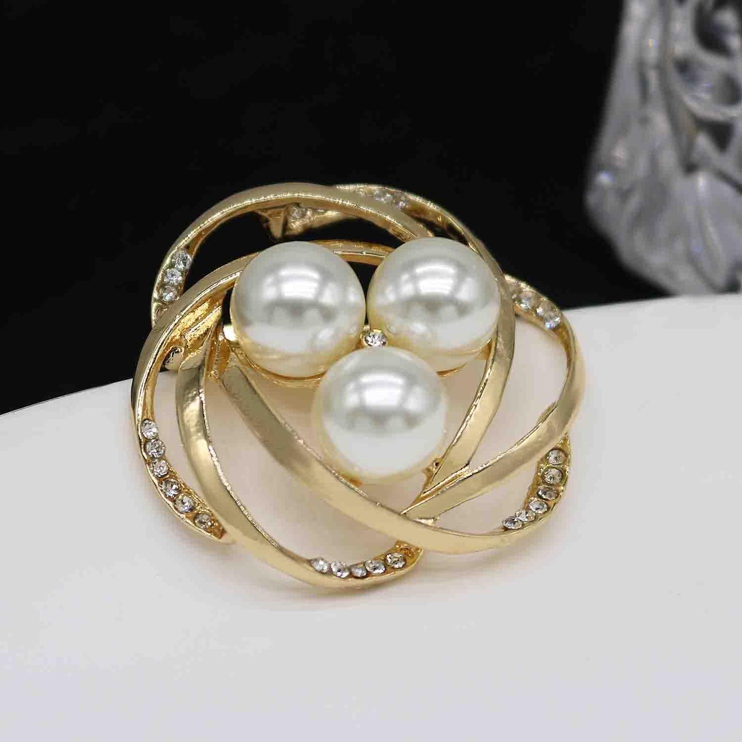 Crystal Pearl Flower Brooches Pins Fashion Beautiful Created Rhinestone Floral Brooch Good Idea for Party Dance Wedding Banquet for Elegant Women Girl (Gold 1)