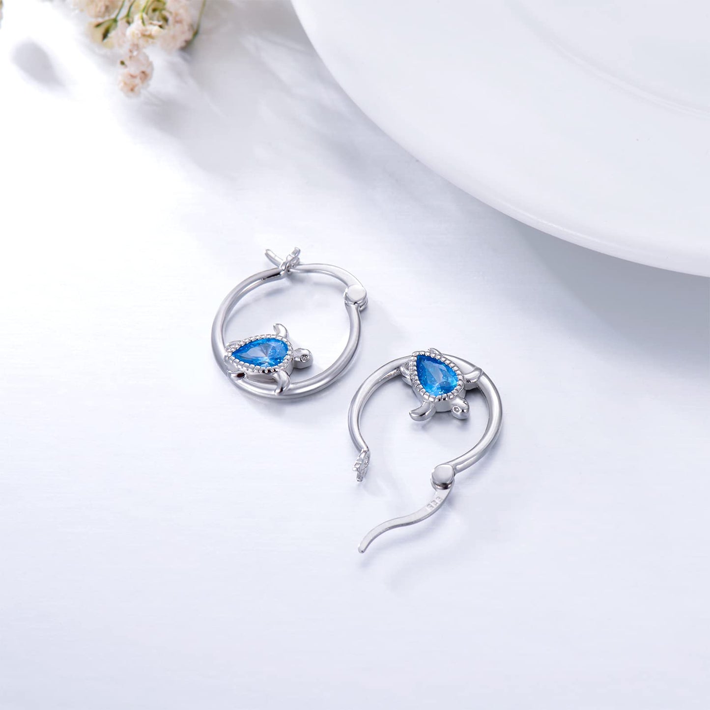 Turtle Earrings for Women Girls 925 Sterling Silver Sea Turtle Hoop Earrings Ocean Animal Huggie Hoop Earring for Sensitive Ears Beach Jewelry Graduation Gifts for Daughter Her