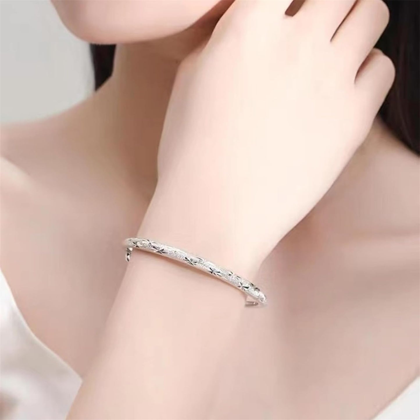 LJCFSDL Bangle Bracelet for Women, 925 Sterling Silver Cuff Bracelet Women's Fashion Simple Adjustable Elegant Jewelry for Mom Valentine Wife Mother Day Gift