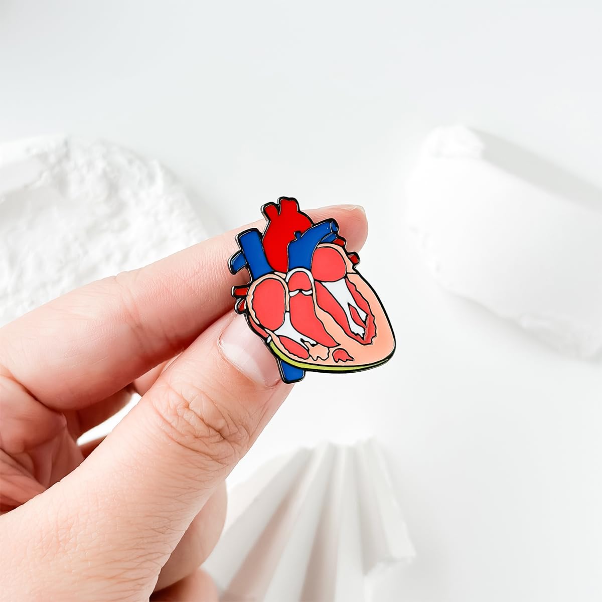 Dr's gift Anatomical Heart Enamel Brooch Cardiac Design Lapel Pin Backpack Hat Badge Medical Jewelry for Cardiologists Nurses Biology Enthusiasts