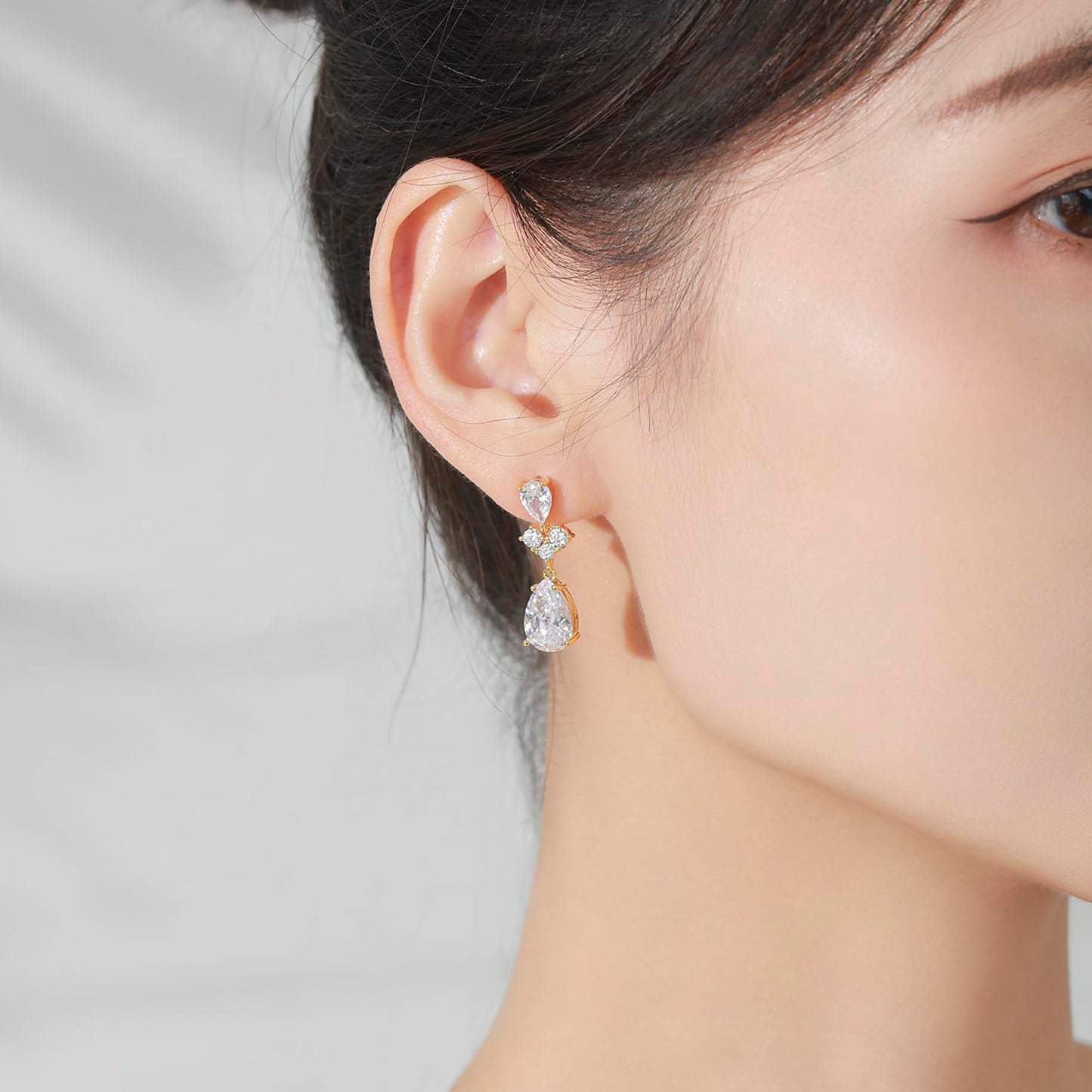 SBLING Cubic Zirconia Teardrop Earrings Wedding Earrings for Brides Bridesmaids, Bridal Dangle Earrings, Teardrop Crystal Drop earrings for Women Jewelry Gifts