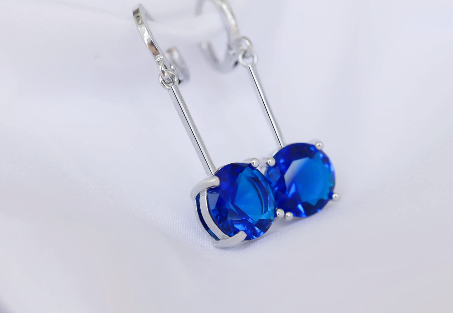 VONSSY Gemstone Drop Dangle Earrings | Platinum /Gold Plated Leverback Crystal Cubic Zirconia Hanging Red /Pink/Blue Earrings (Sapphire Blue-Platinum)