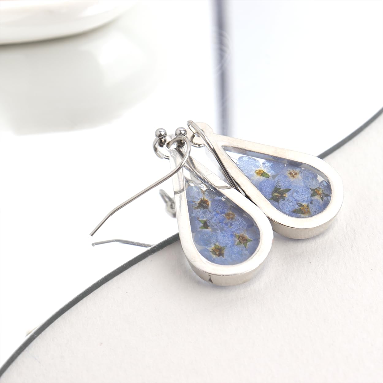JeanBeau Handmade Pressed Flower Earrings for Women, Forget-Me-Not and Queen Anne's Lace Wildflower Resin Blue Nature Dried Teardrop Dangle Drop Statement Floral Earings Fashion Jewelry Gift