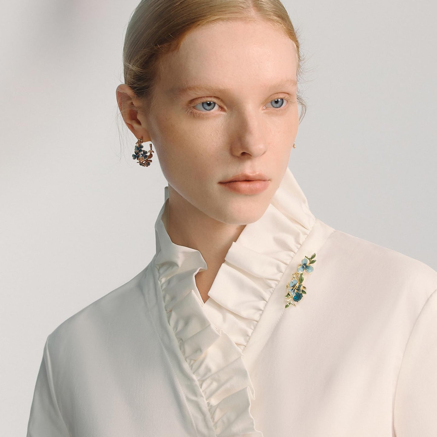 Irises Flower brooches and pins for women, Hand-driping Oil brooch pins inlaid with artificial crystals, SHE'S FREE STYLE JUST FOR YOU Green leaf safety pins enameled jewelry pins and brooches (Blue)