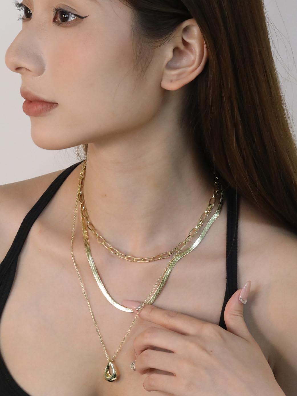 LUXU kisskids Layered Necklaces for Women, 3 Pieces Layered Gold Necklaces Set, Herringbone Choker Oval Link Stackable Necklace Simple Chain Circle Pendant, Stainless Steel Trendy Jewelry Set Gifts for Her