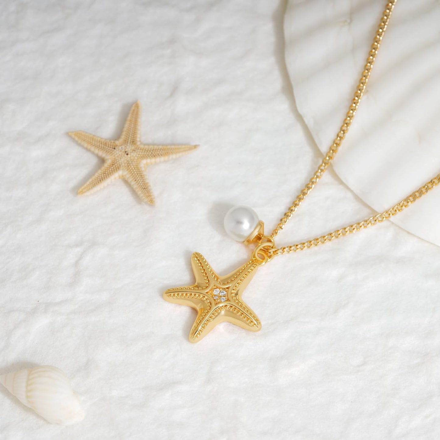MEVECCO Dainty Gold Starfish Pearl Pendent Necklace for Women 18K Gold Plated Beach Cute Starfish Necklace Pearl Boho Handmade Ocean jewelry