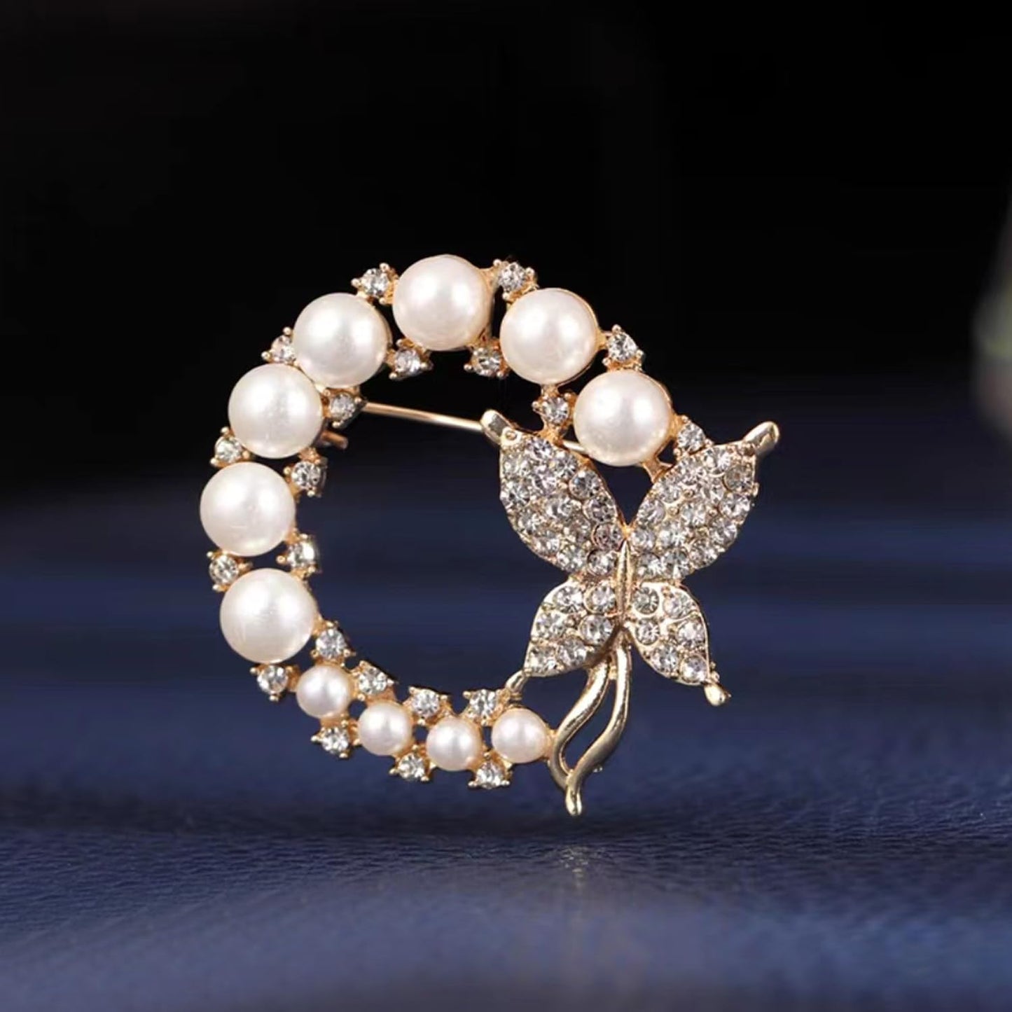 Gold Butterfly Wreath Flower Crystal Brooches Pins Fashion Beautiful Created Rhinestone Pearl Floral Brooch Good Idea for Party Dance Wedding Banquet for Elegant Women Girl (Butterfly Pearl)