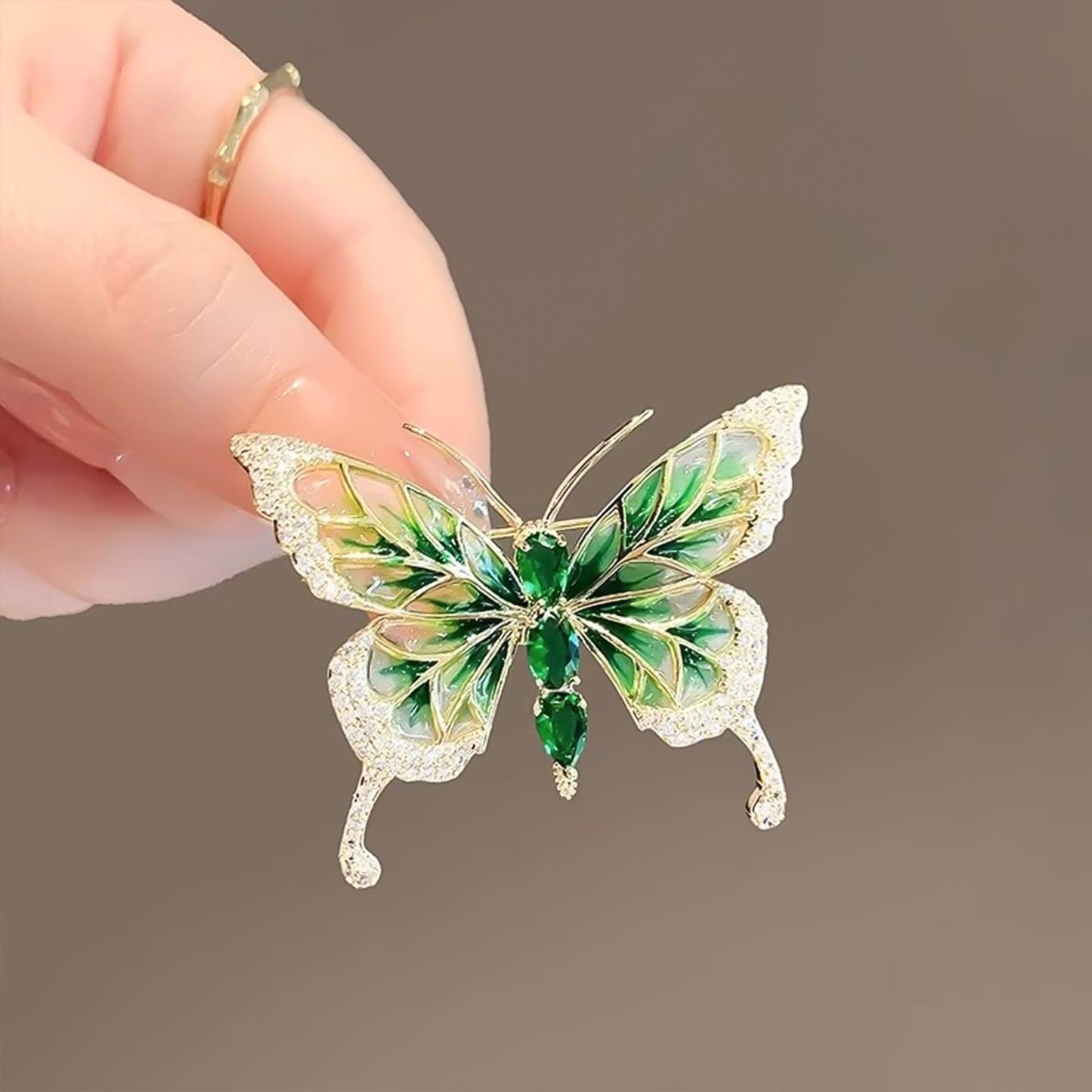 HETICA Women Animal Floral Brooch Pin Accessory Perfect as a Gift for Anniversary Celebrations, Parties, Or Everyday Wear (Butterfly-Green)