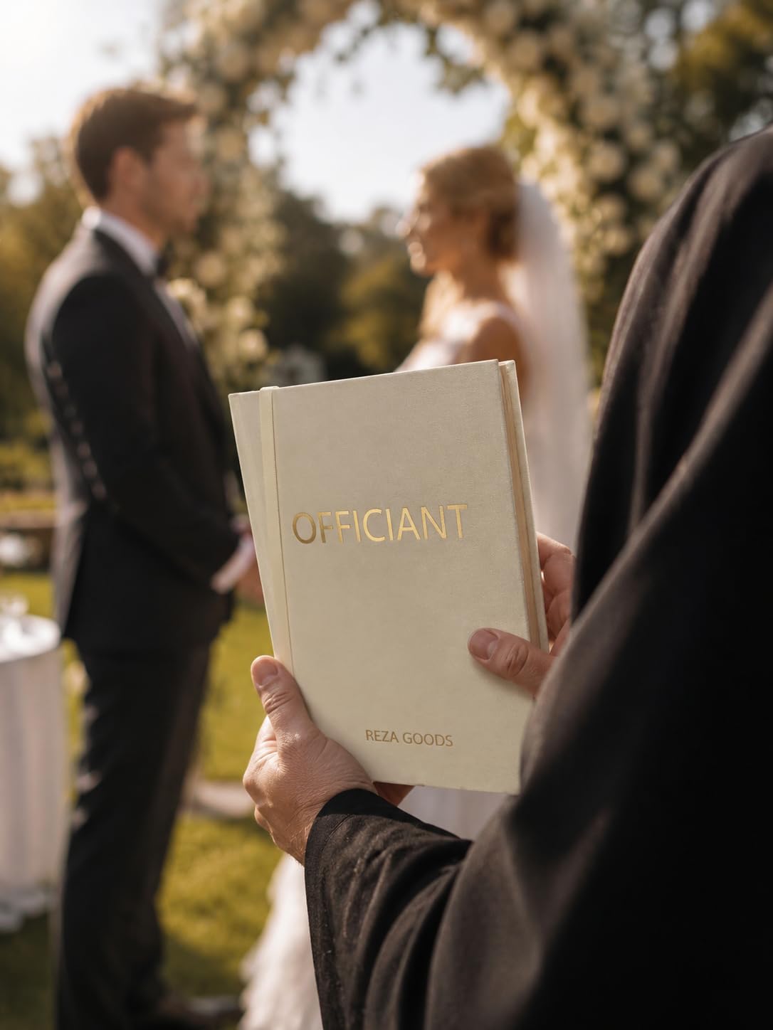 Wedding Officiant Book with Pen – A5 Wedding Ceremony Journal, Bride & Groom Signature Keepsake, 150 Lined Pages (75 Sheets), 140gsm Thick Paper, Linen Cover & Gift Box, Gold Foil Stamped