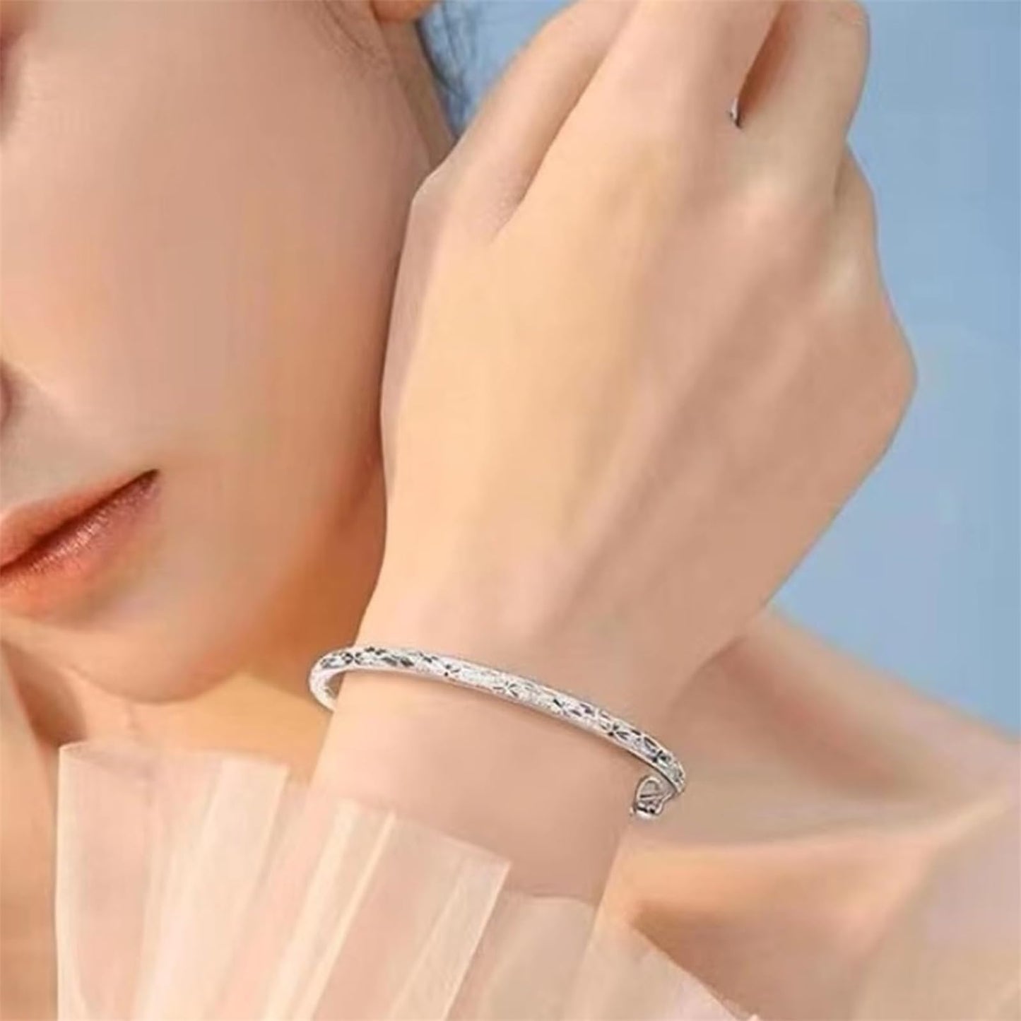 LJCFSDL Bangle Bracelet for Women, 925 Sterling Silver Cuff Bracelet Women's Fashion Simple Adjustable Elegant Jewelry for Mom Valentine Wife Mother Day Gift
