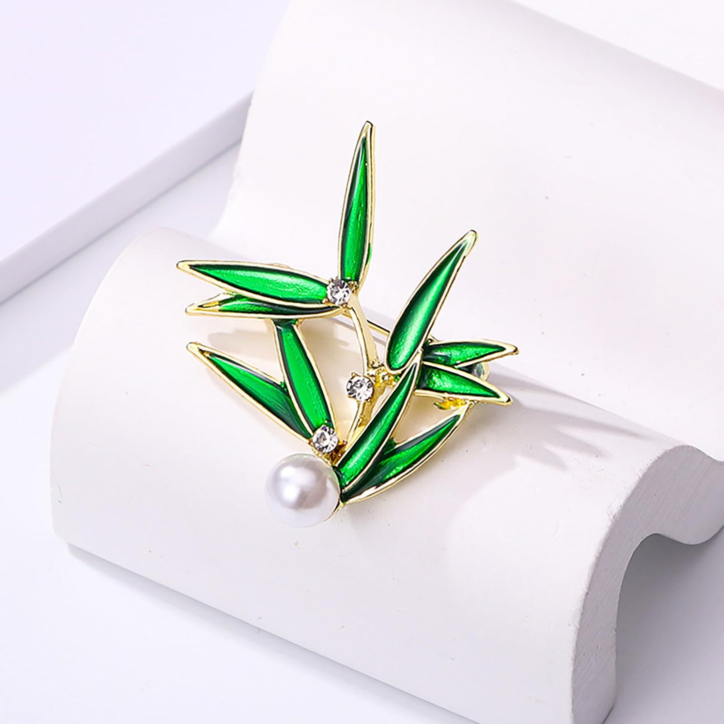 Bamboo Leaf Pearl Brooch for Women Enamel Pearl Green Leaves Pins Dress Accessories Party Birthday Anniversary Jewelry for Mother Wife
