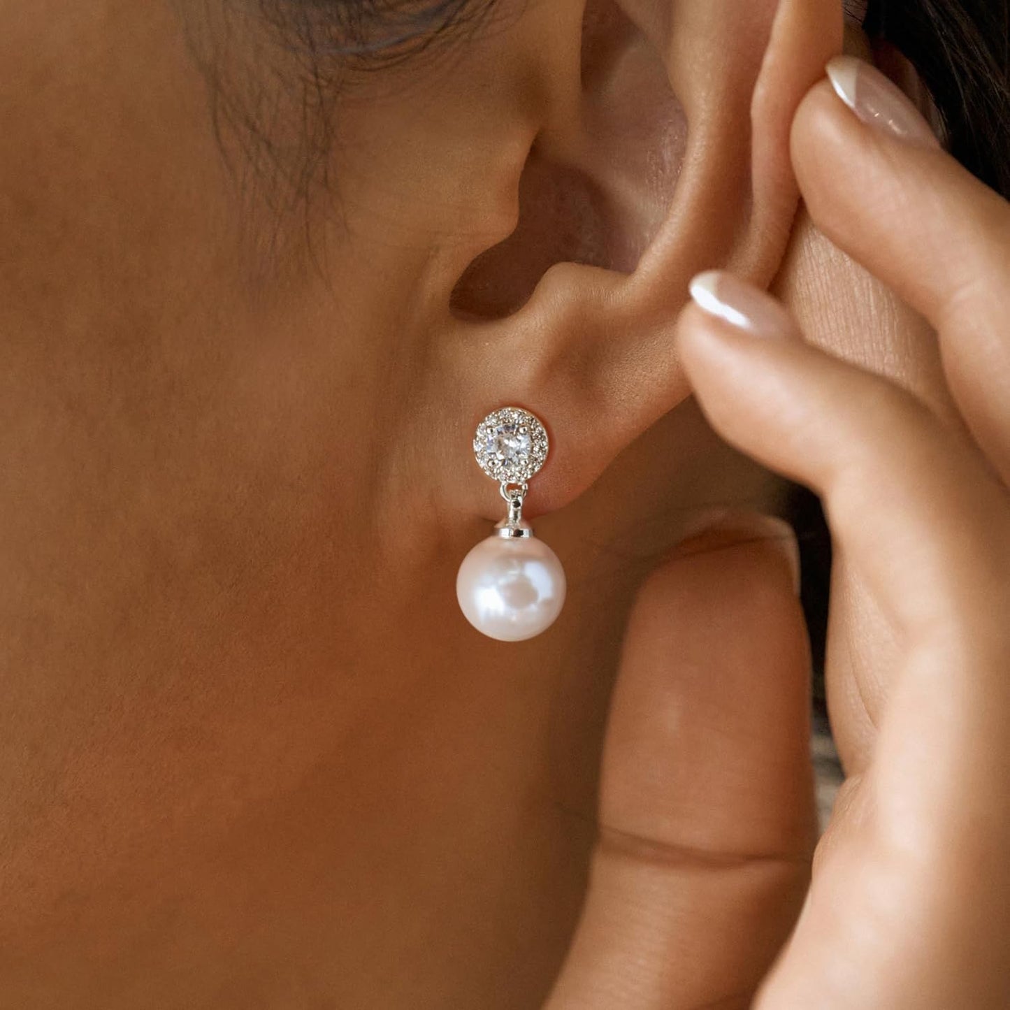 Elegant Imitation Diamond Pearl Drop Earrings Bride Bridesmiad Dangle Pearl Earrings for Women Wedding Party Everyday Wear (White)