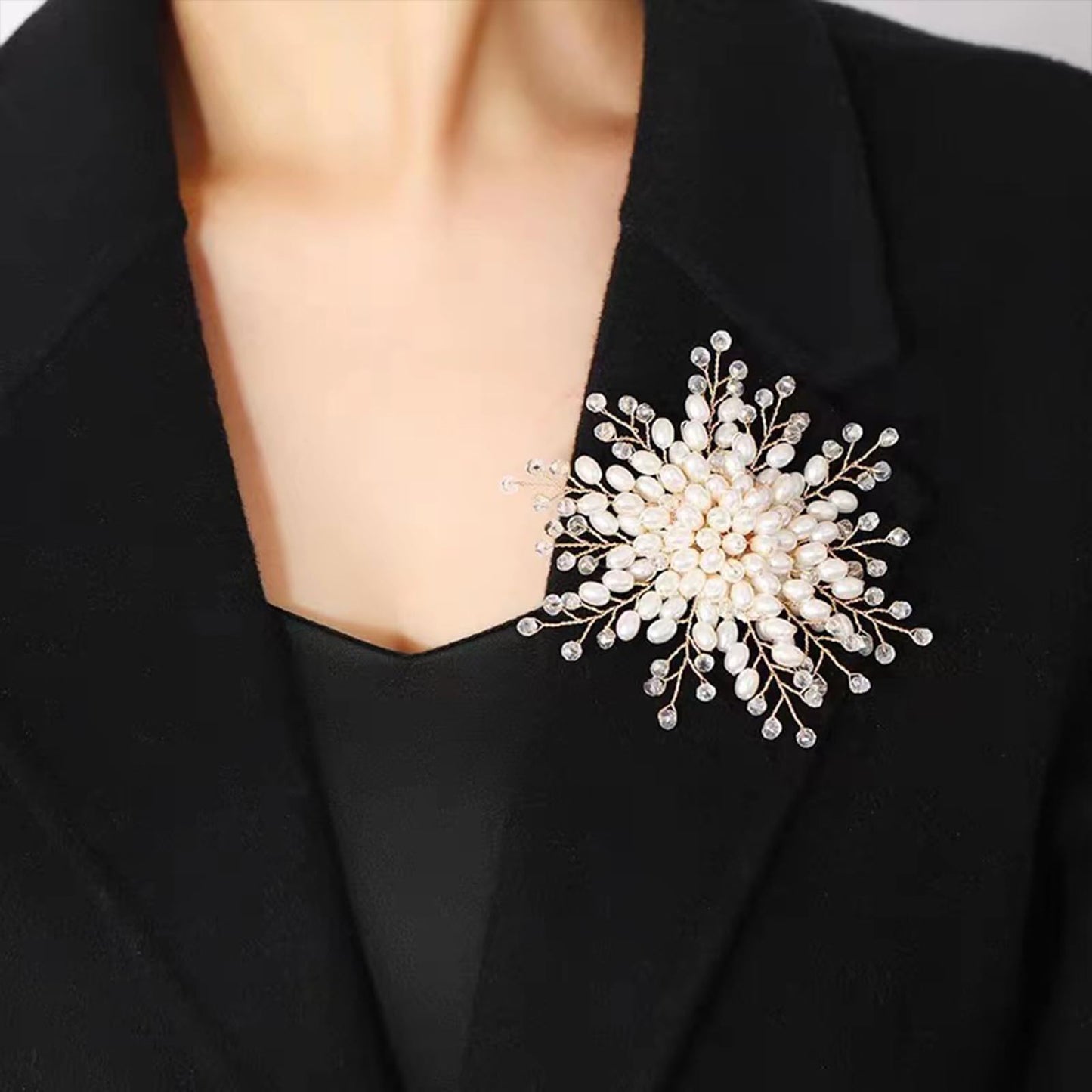 Charm White Pearl Brooch Pins for Women,Striking Large Pearl Flower Statement Costume Pin Graceful Wedding Anniversary Prom Jewelry Gifts (Pearl1)