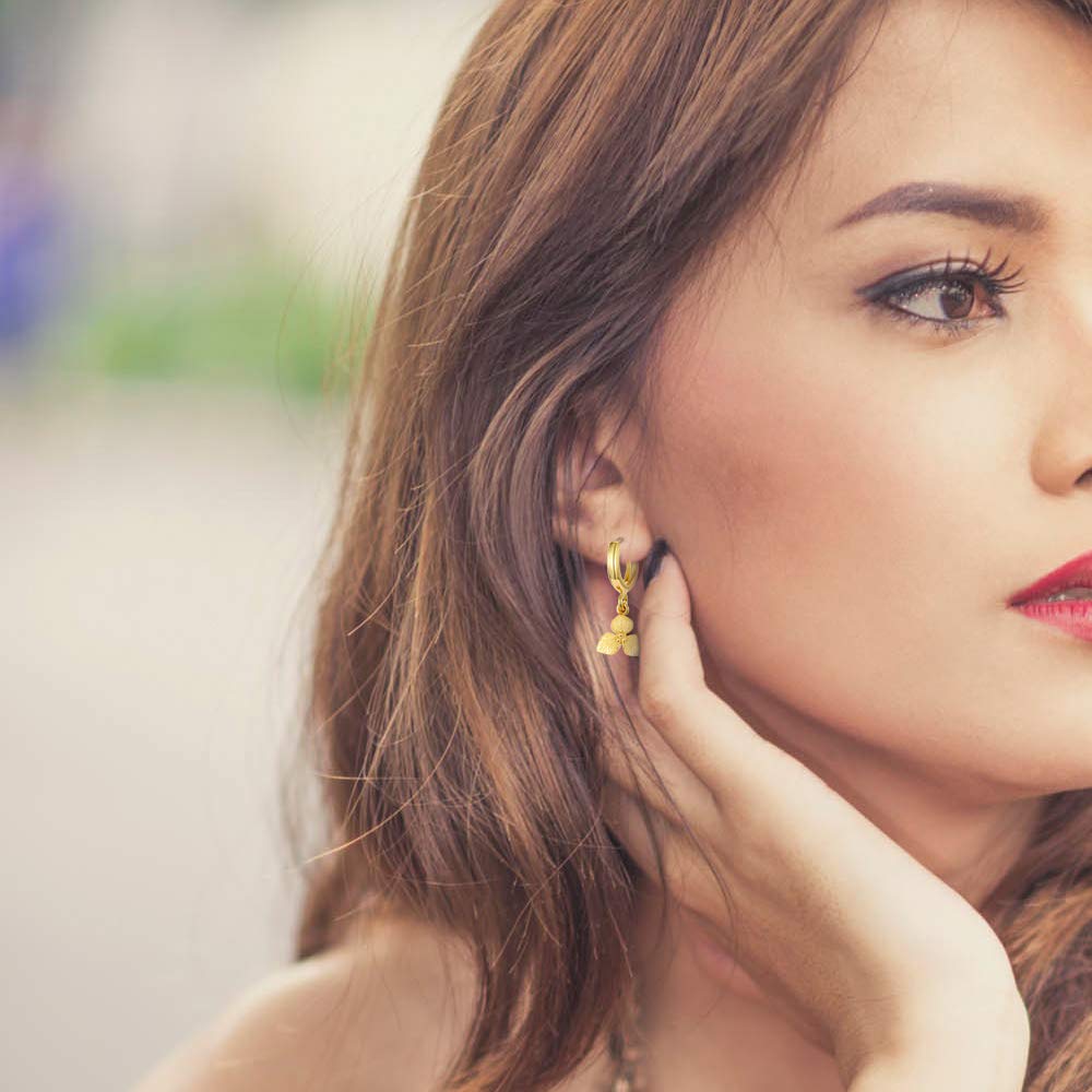 Flower Hoop Earrings Dangle Drop Hoop Earrings With Small Charm for Women Vintage Huggie Hoops Elegant Dangling Jewelry