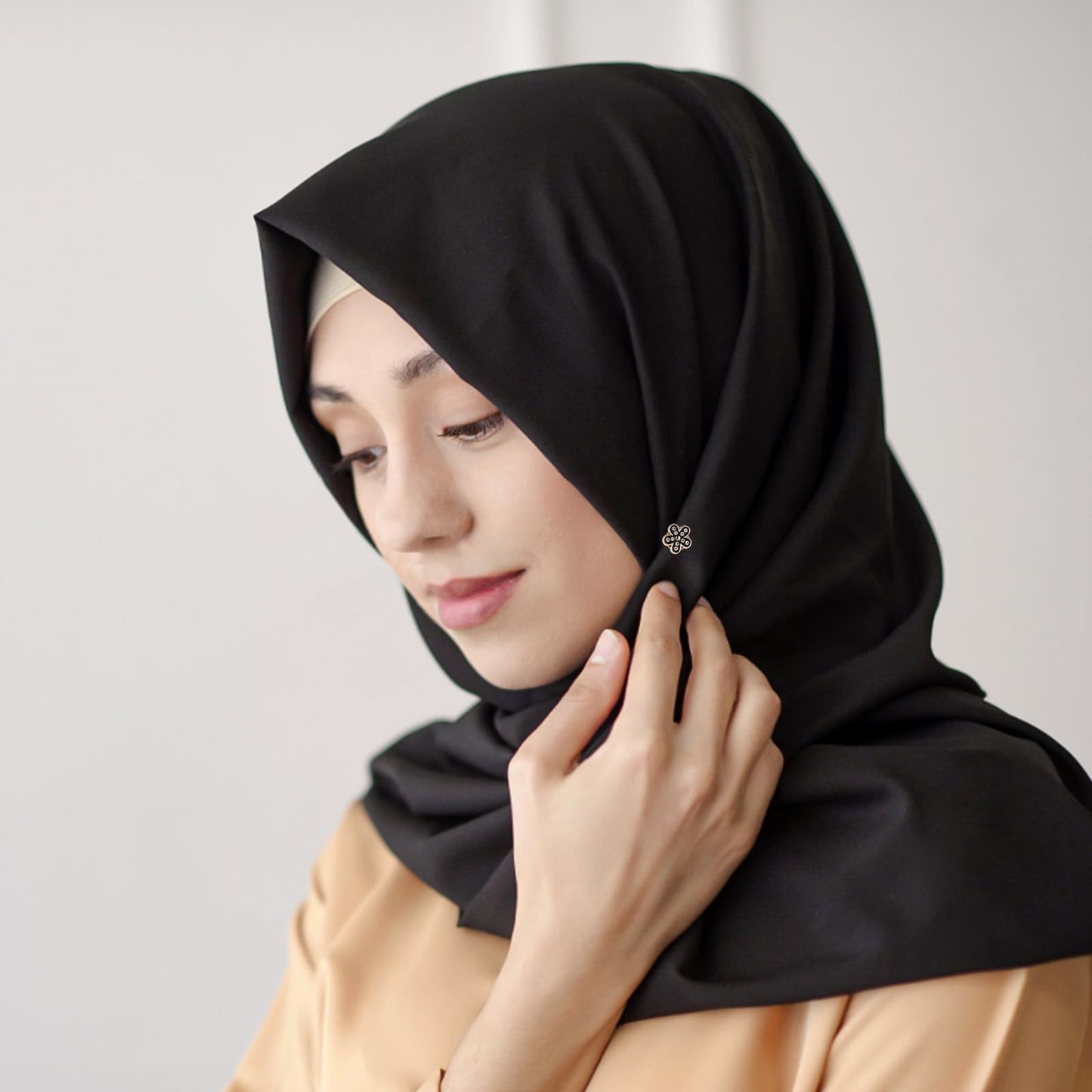 8PCS Hijabs Magnetic Pins, Multi-Purpose Strong Magnets Pins, Pinless Scarf Magnetic Pin, Rhinestones Brooch Small Scarf Clasp Pin for Women Clothes Scarves (Flower Shape)