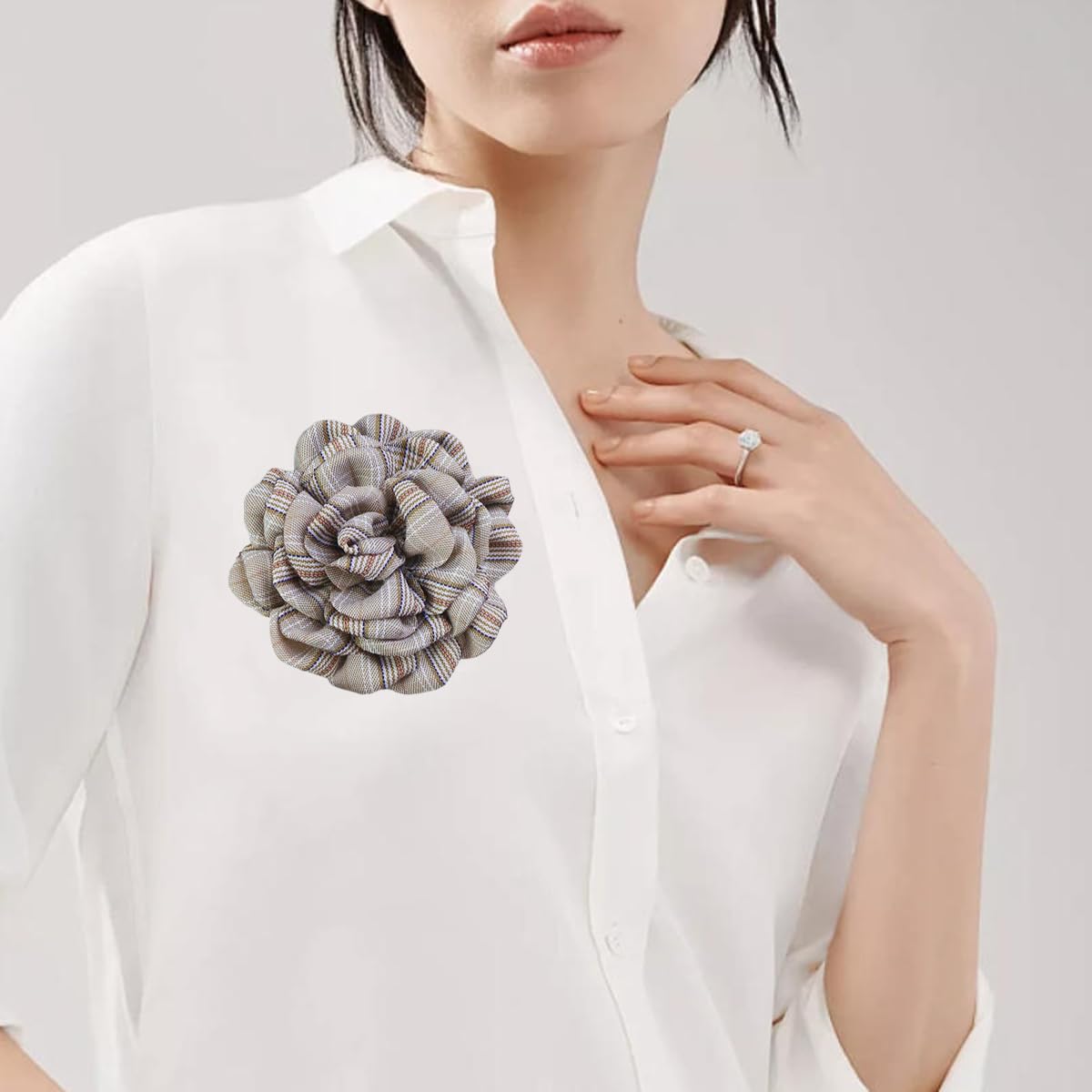 Elegant Large Cloth Flower Brooches Big Camellia Flower Pin for Women Dainty Cloth Fabric Rose Brooches Dress Skirt Scarf Hat Pins Clothing Decoration Accessories (Khaki B)
