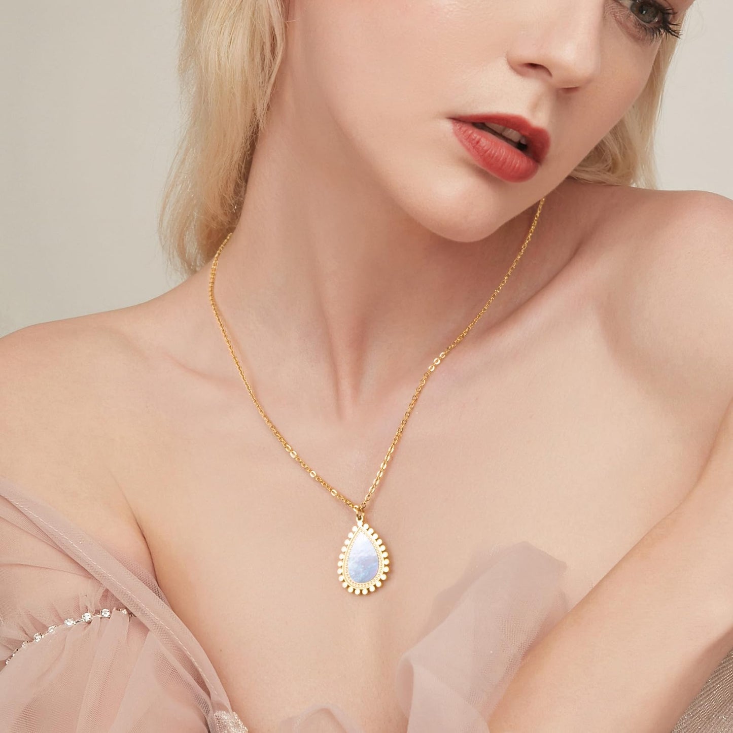 Milan Chiva Mother of Pearl Pendant Necklace 18K Silver Plated Chain Dainty Water Drop Choker Necklaces MNS-1011SL