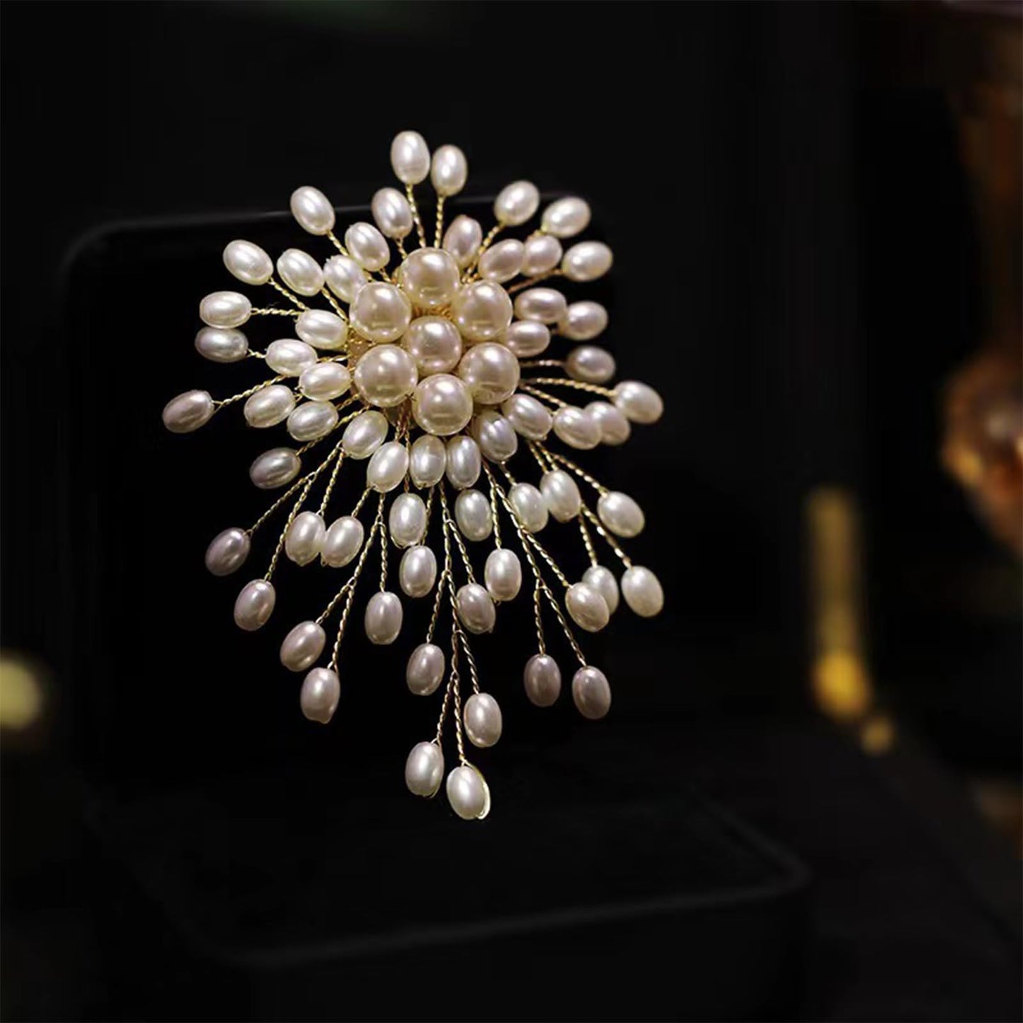 Charm White Pearl Brooch Pins for Women,Striking Large Pearl Flower Statement Costume Pin Graceful Wedding Anniversary Prom Jewelry Gifts (Pearl3)