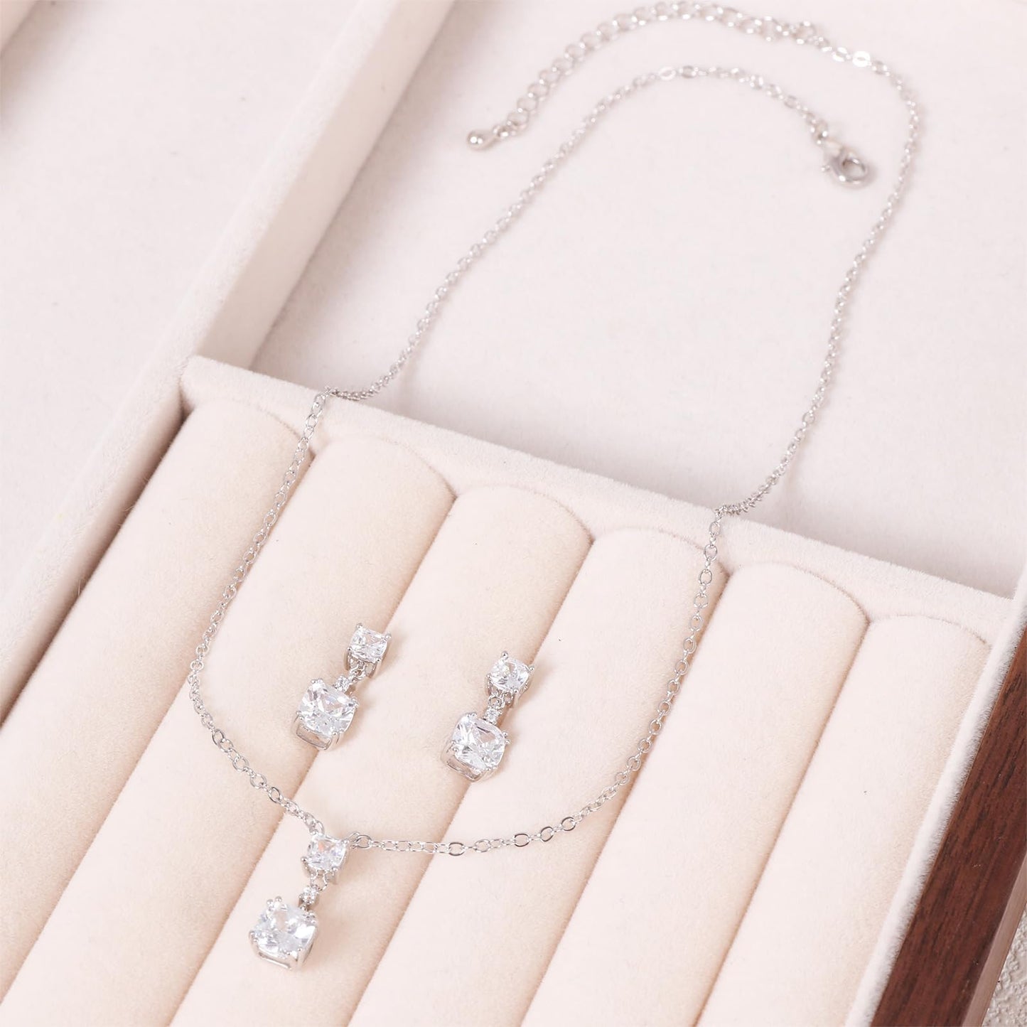 TaYolnFaSo Diamond Cubic Zirconia Jewelry Sets for Women White Gold Plated Cushion-Cut Necklace Earring Set White Jewelry Birthday Gifts for Mother