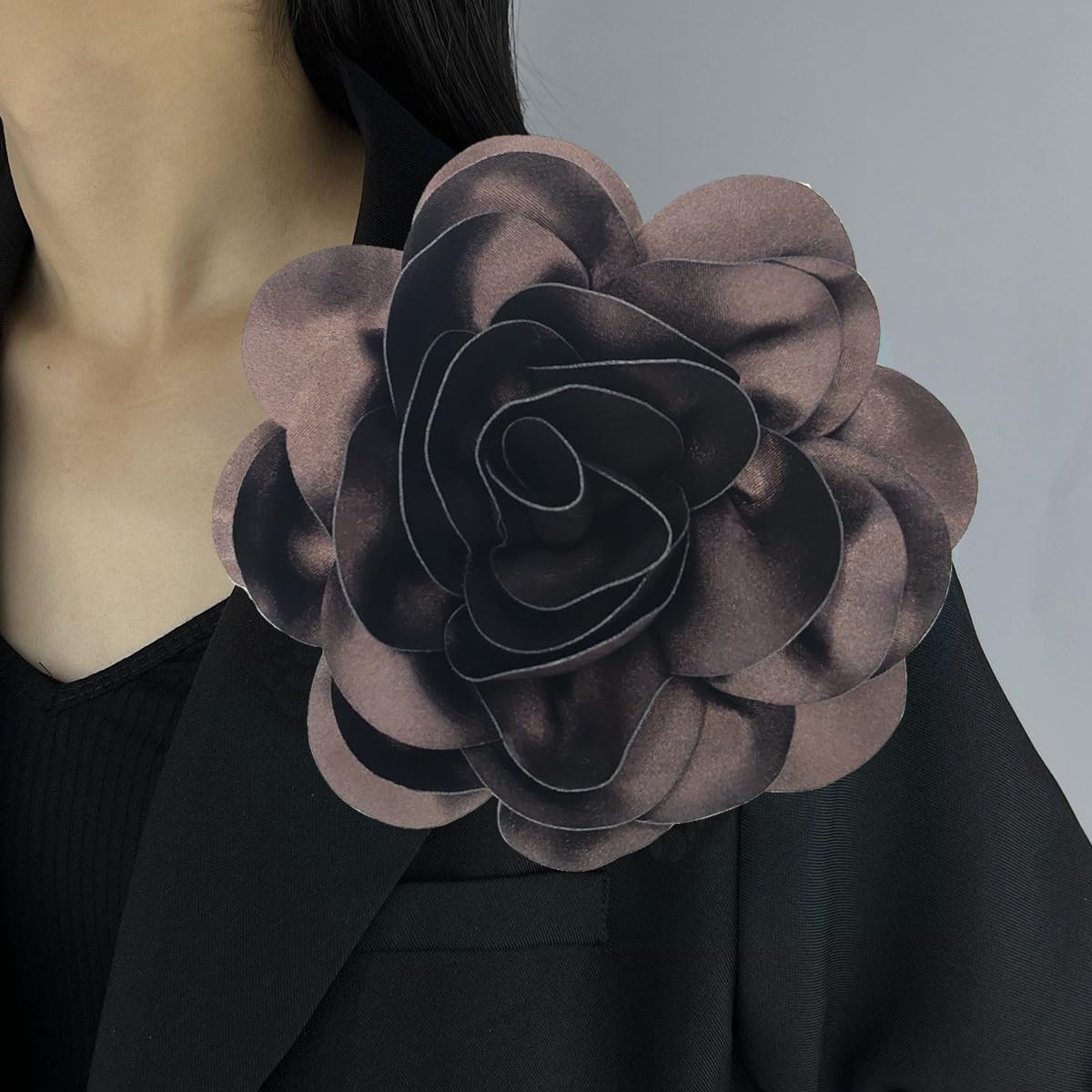 ZZ ZINFANDEL 19mm Extra Large Rose Flower Brooches Lapel Pins Dainty Satin Fabric Brooches Big Camellia Flower Brooch Pin for Women Wedding Part Dance Clothes Accessories Jewelry Gifts (Coffee)