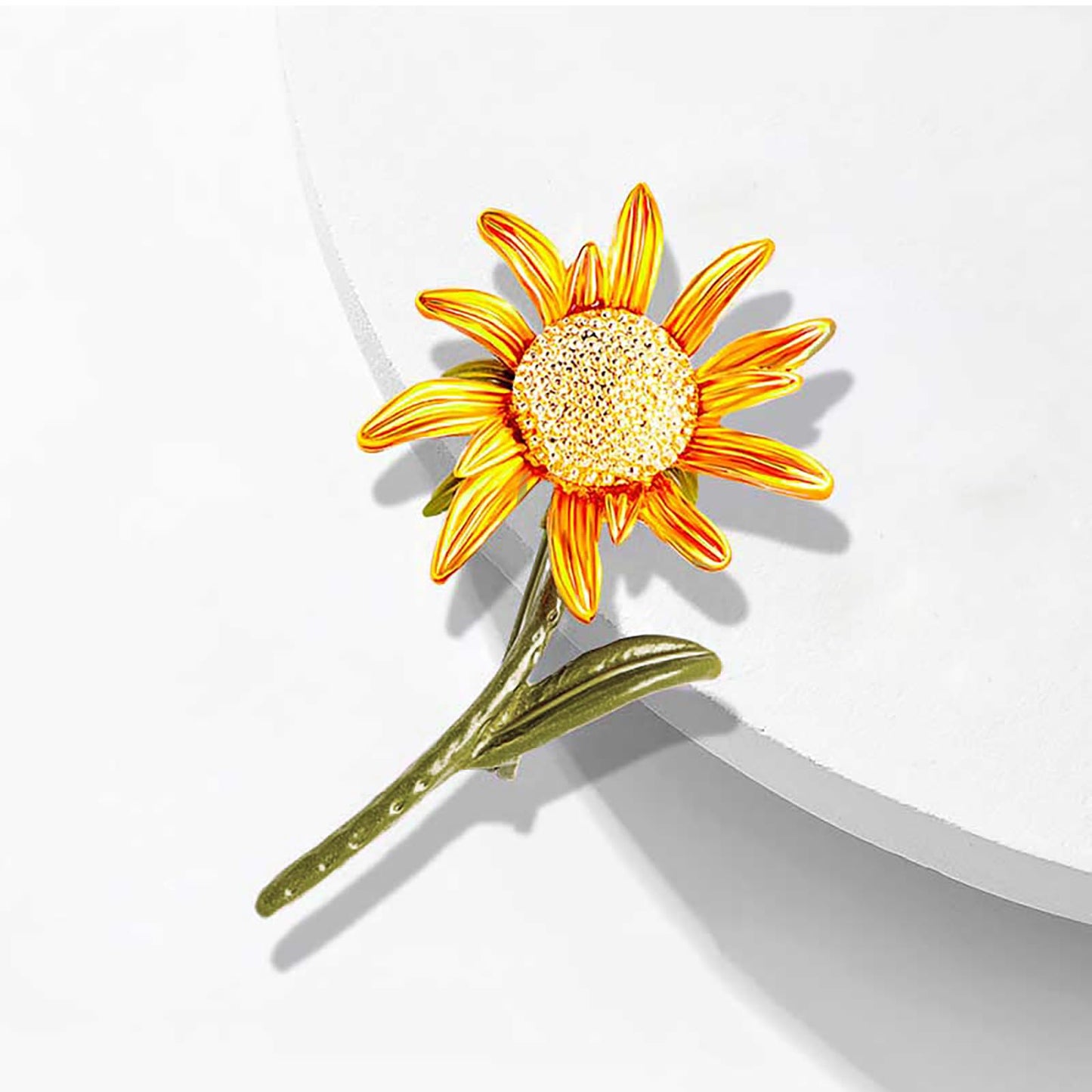 Sunflower Brooch Pin Yellow Flower Brooches Gold Plated Lapel Pins Clothing Accessory Wedding Gift Elegant Jewelry for Mom Wife