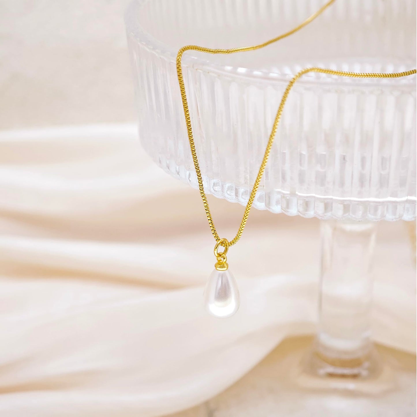 JOBICY Dainty Gold Necklace for Women, Single Pearl Drop Pendant Necklace 14k Gold Pearl Necklaces for Women Trendy Cute Simple Bridal Pearls Choker Necklace Prom Wedding Jewelry Gifts