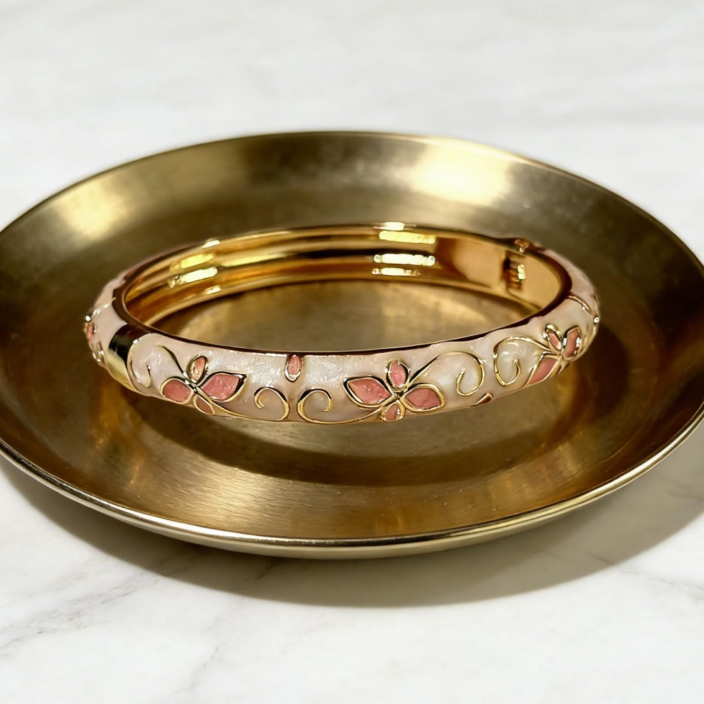 MQCEHTI Vintage Flower Cloisonne Bangle Bracelet for Women, Enamel Chunky Gold Plated Bracelets Jewelry Gifts (White Pink Flower)