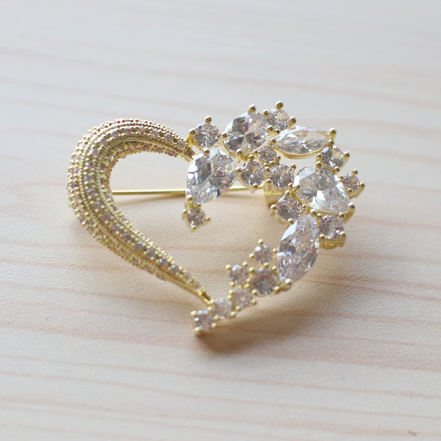 Heart Brooch Pins for Women Fashion Valentine Love Gold Jewelry