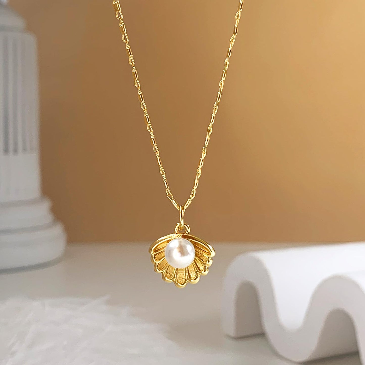 Zeffy Gold Seashell Pearl Necklace for Women Dainty Shell Pendant Necklace with Pearl Ocean Beach Jewelry Cute Summer Vacation Jewelry