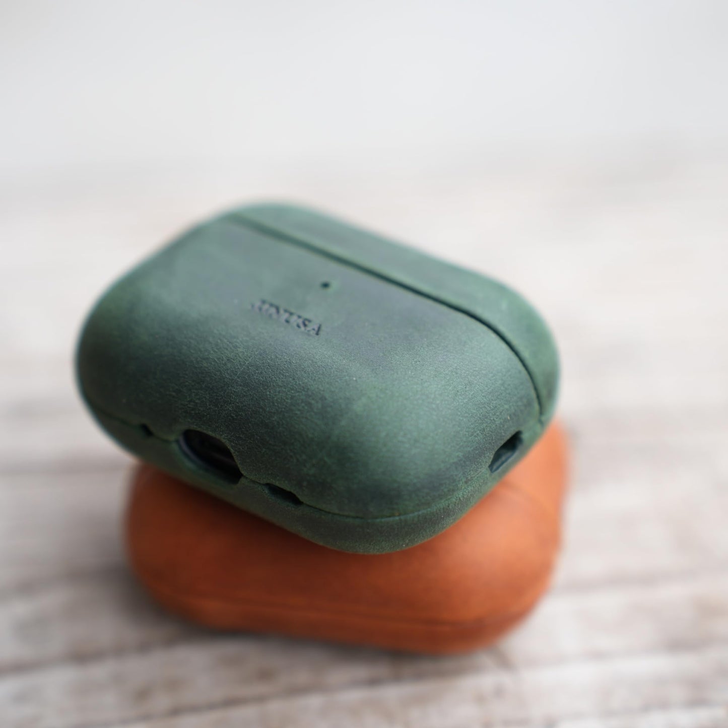 Handcrafted Crazy Horse Unique Leather Case for AirPods Pro 3rd Gen (2025), Vintage Aesthetic, Two-Tone Effect,Compatible with MagSafe, Compatible with Airpods Pro 3 Green