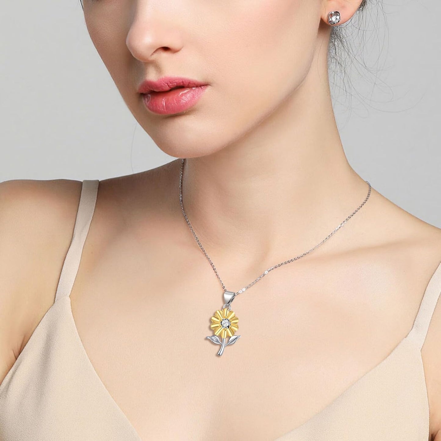HELORET Sunflower Necklace Sunflower Pendant Flower Necklace Jewelry for Women Birthday Gifts