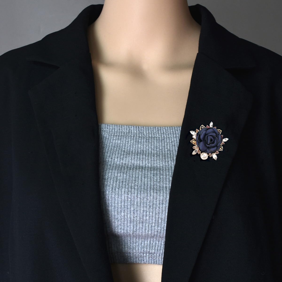 Elegant Rose Flower Brooch Pin for Women Men Wedding Party Gentleman's Essentials Handmade Imitation Crystal Pearl Fabric Flower Lapel Pin Dress Suit Accessories Boutonniere Ideas (Blue)