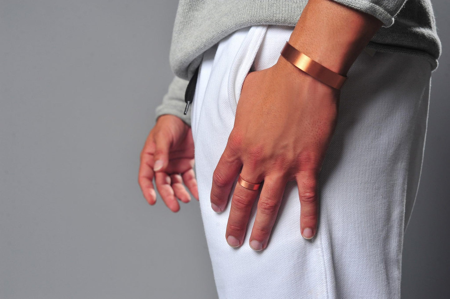 Earth Therapy - Elegant Women or Men's Ring Band in Bright Gold | Magnetic Therapy Ring