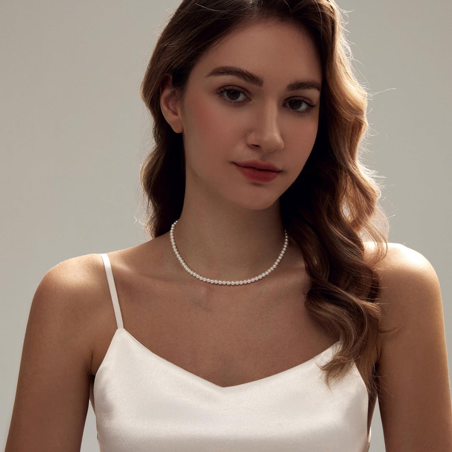 Zeffy Pearl Necklace for Women, 4MM Dainty Round Imitation Pearl Choker Necklace Wedding Delicate Jewelry for Women Simple Bridesmaid Jewelry Gifts