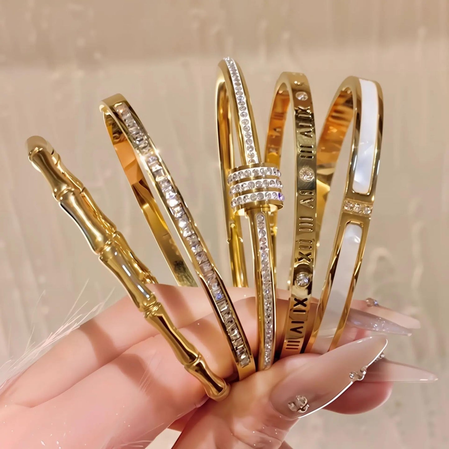 5-Piece Elegant Stainless Steel Bracelet Set, Fashionable Classic Design, Silver/Gold Love Bangle Non Tarnish Stackable Bracelet Trendy Jewelry Gift Gifts for Girlfriend Wife Her (Gold)