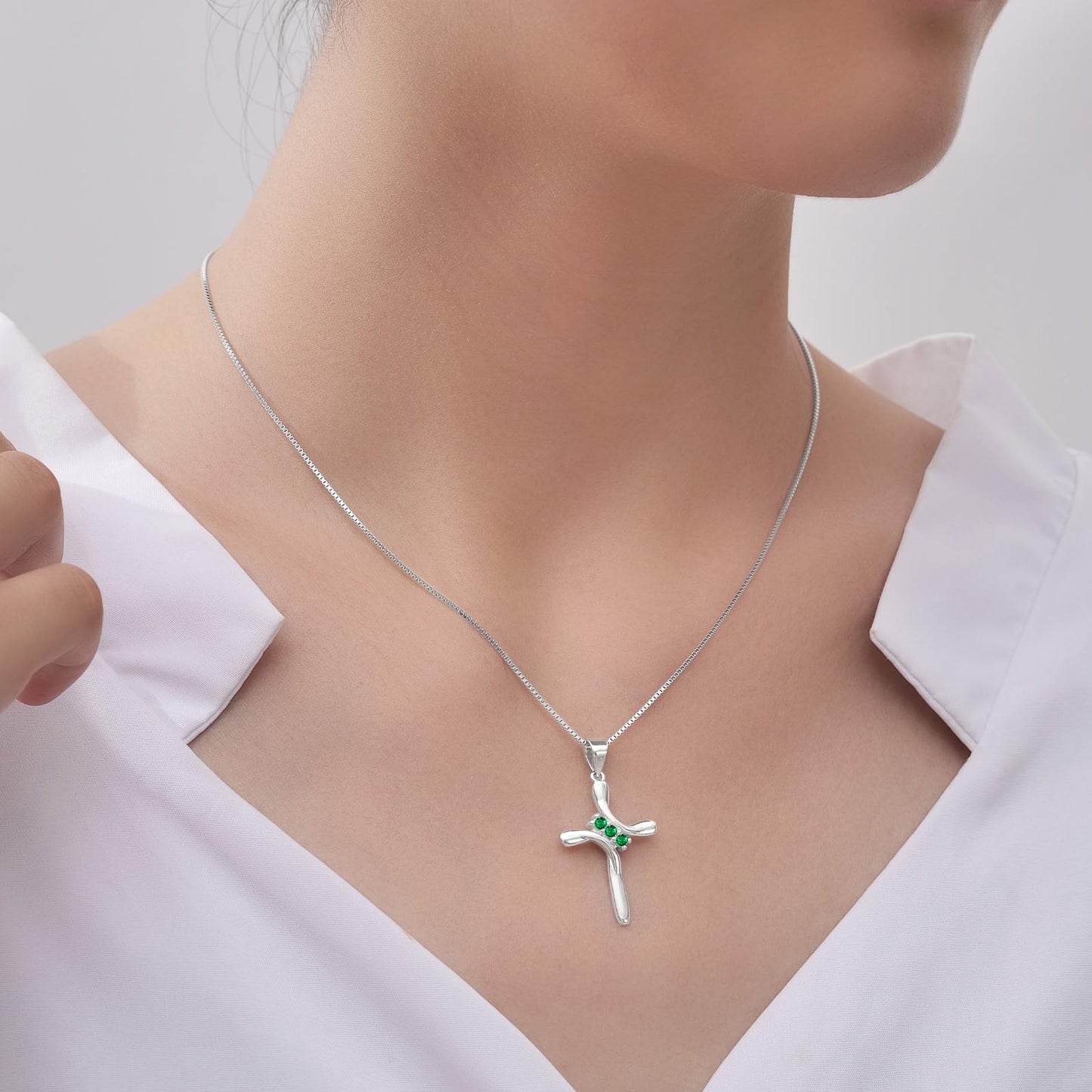EVERU S925 Sterling Silver Cross Necklace for Women Birthstone Necklace with Cubic Zirconia 18K Gold Plated Cross Pendant Jewelry Ideal Gift Green Emerald May