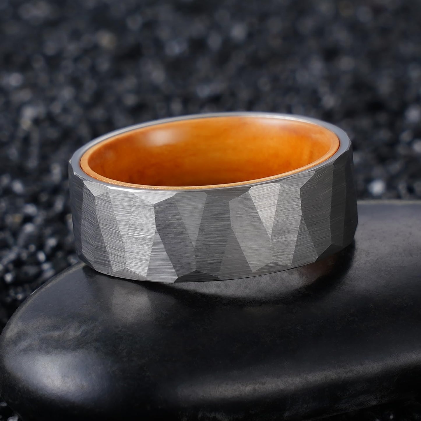 JEWPER 2/4/6/8mm Black/silver/gold Tungsten Rings for Men Womens Couple Fashion Jewelry Promise Engagement Wedding Band Hammered Inner ring inlaid with olive wood Carbide Polished Edge Comfort Fit