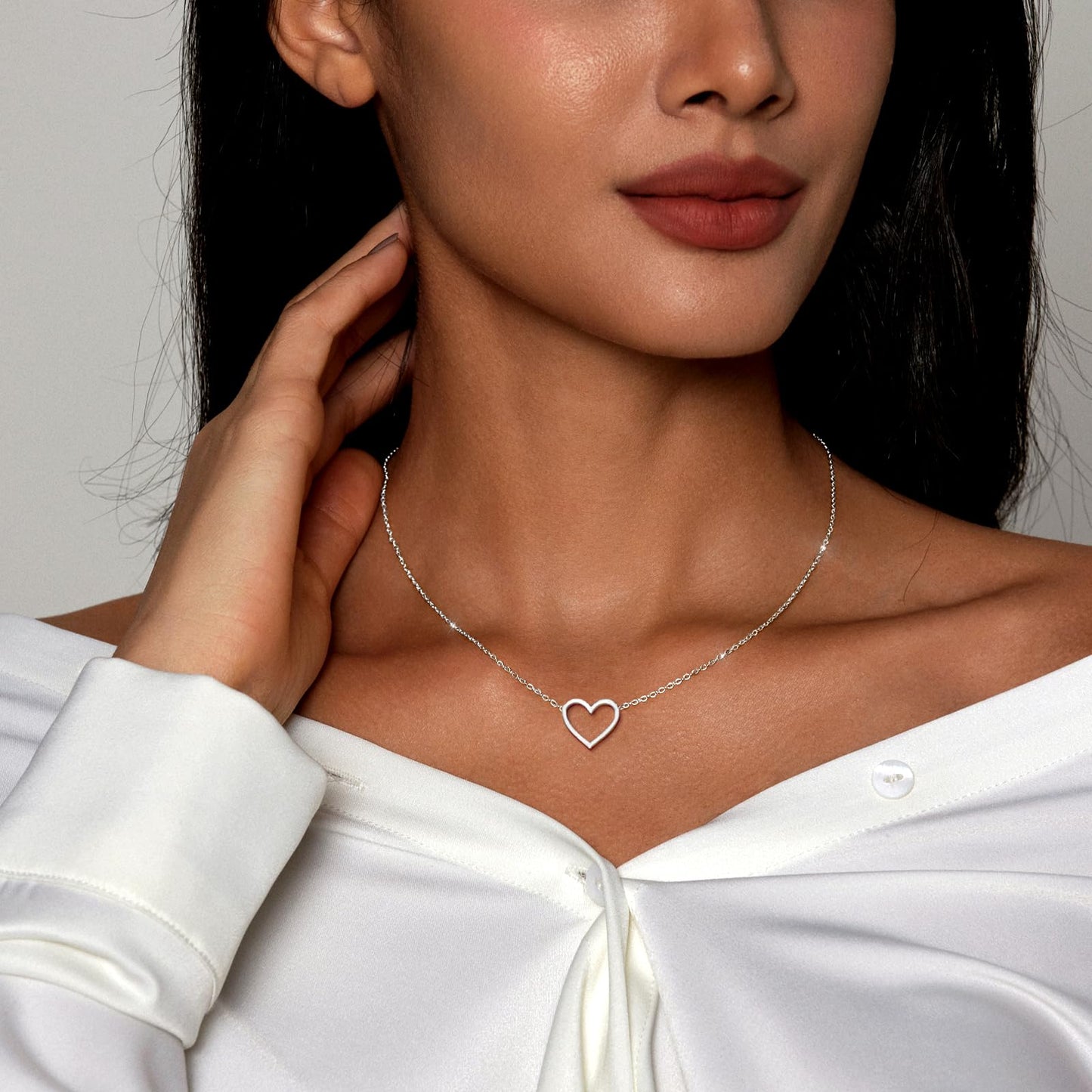 Zeffy Silver Heart Necklace for Women Cute Necklaces Trendy Open Heart Choker Necklaces Dainty Simple Silver Jewelry for Women Gifts
