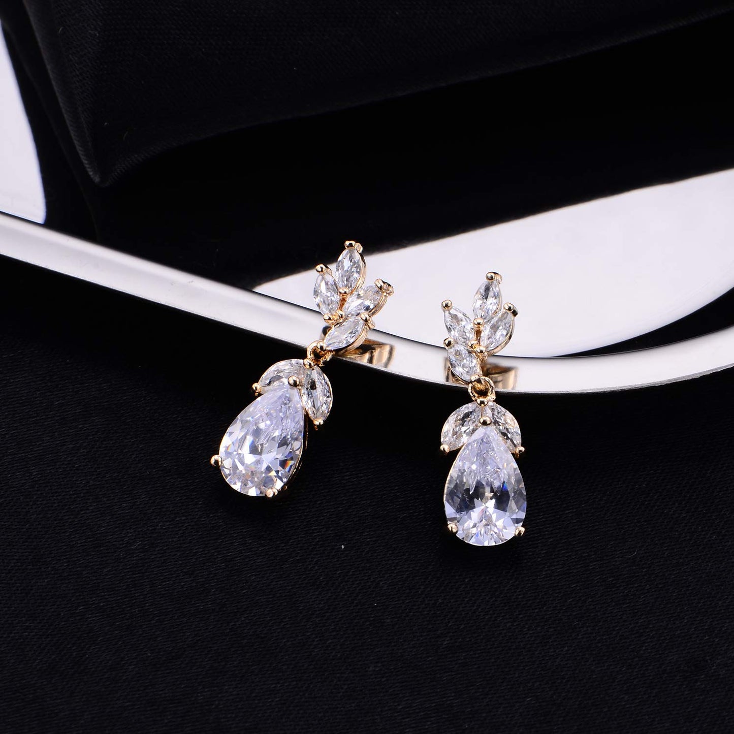 Cubic Zirconia Bridal Earring Gold Women’s Teardrop CZ Cluster Floral Leaf Crystal Rhinestone Dangle Drop Earring for Bride Bridesmaids Mother of Bride Party Prom