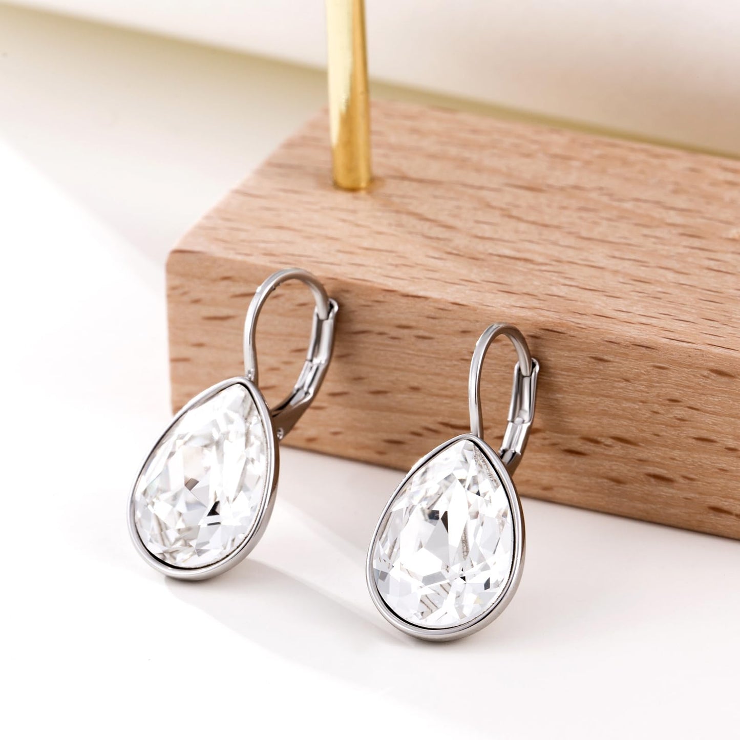 Xuping Jewelry Huggies Crystal Teardrop Earrings for Women Clear Crystals Leverback Silver Earring Fashion Party Jewelry Gifts (White)