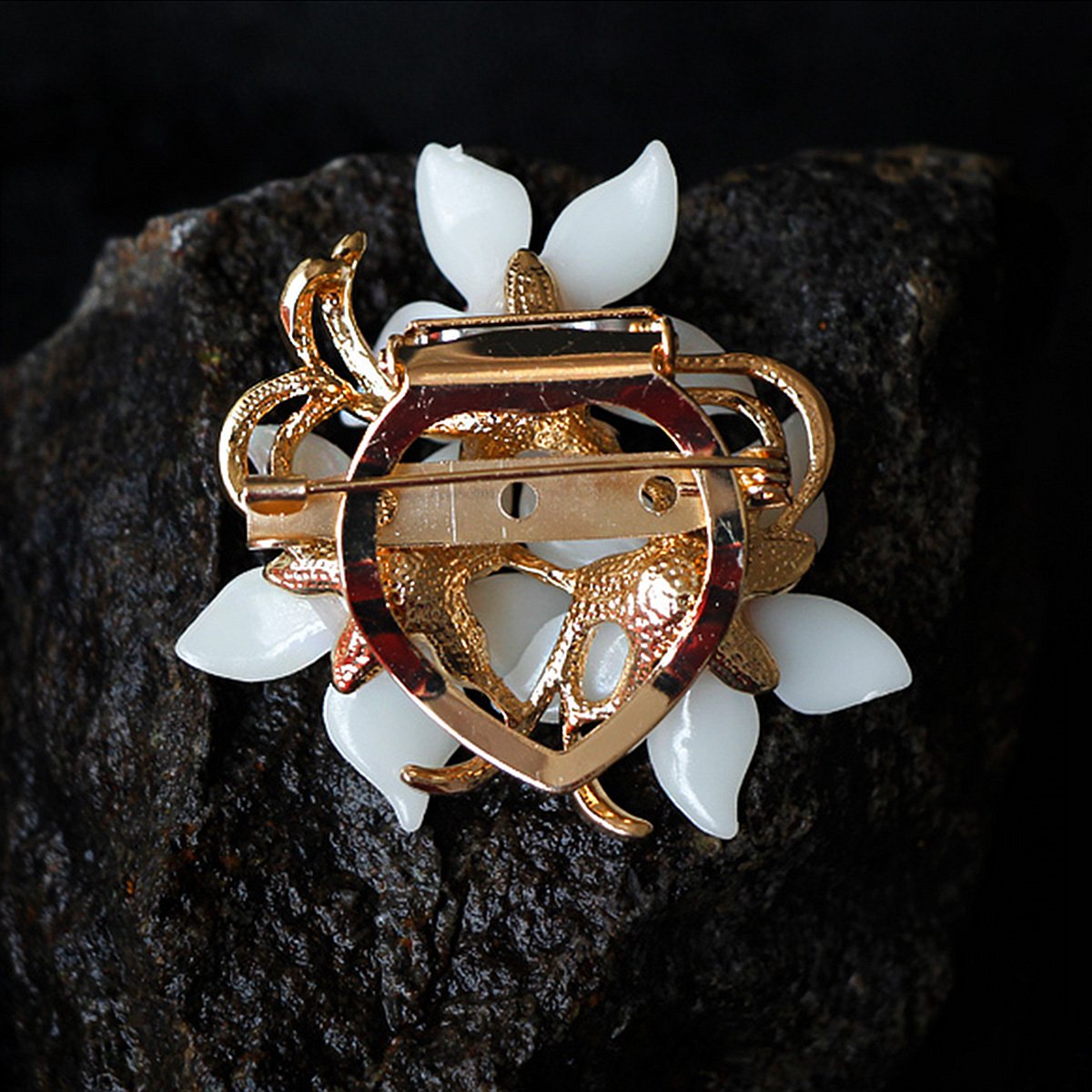 Merdia Brooch Pin for Women Stylish Flowers Clips with Created Crystal for Weddings Party | Brooch Pins Corsage Hair Head Clip | Girls Jewellery Barrette Women Accessories | Clips for Hair