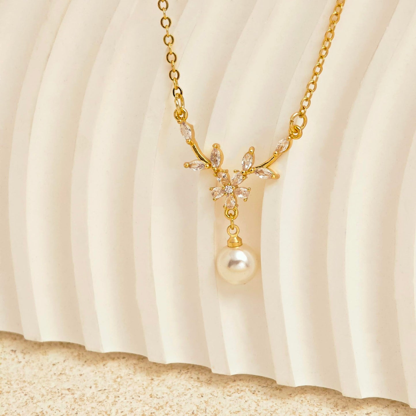 JOBICY Gold Pearl Necklaces for Women Trendy, CZ Flower Pearl Drop Pendant Necklace 14k Dainty Gold Necklace for Women Simple Cute Pearls Choker Bridesmaids Necklace Prom Wedding Jewelry Gifts